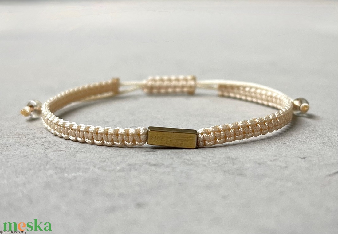 Minimalista hematit makramé ásvány karkötő - ékszer - karkötő - fonott karkötő - Meska.hu