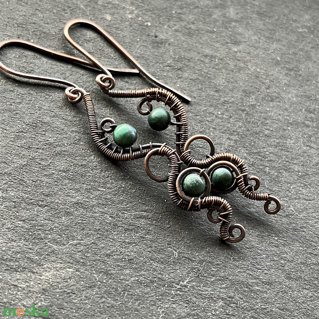 Réz és malachit fülbevaló - ékszer - fülbevaló - lógó fülbevaló - Meska.hu