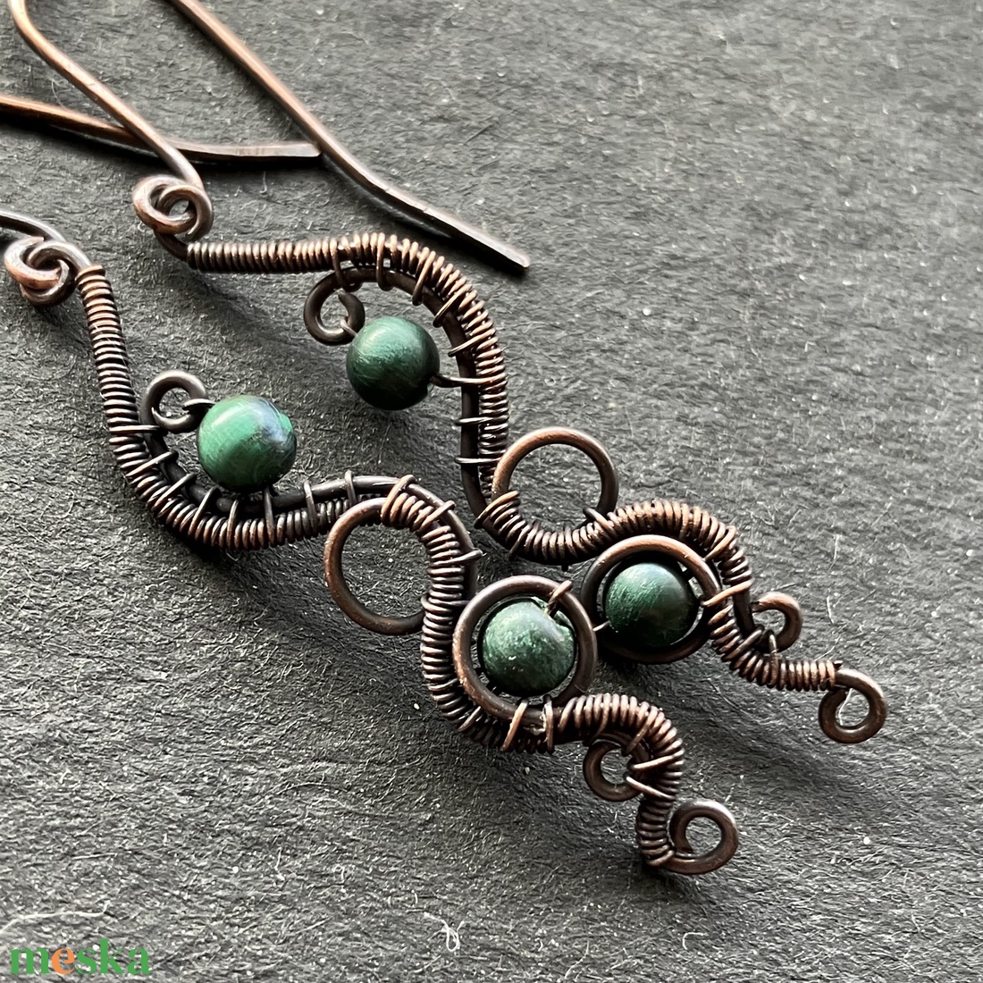 Réz és malachit fülbevaló - ékszer - fülbevaló - lógó fülbevaló - Meska.hu