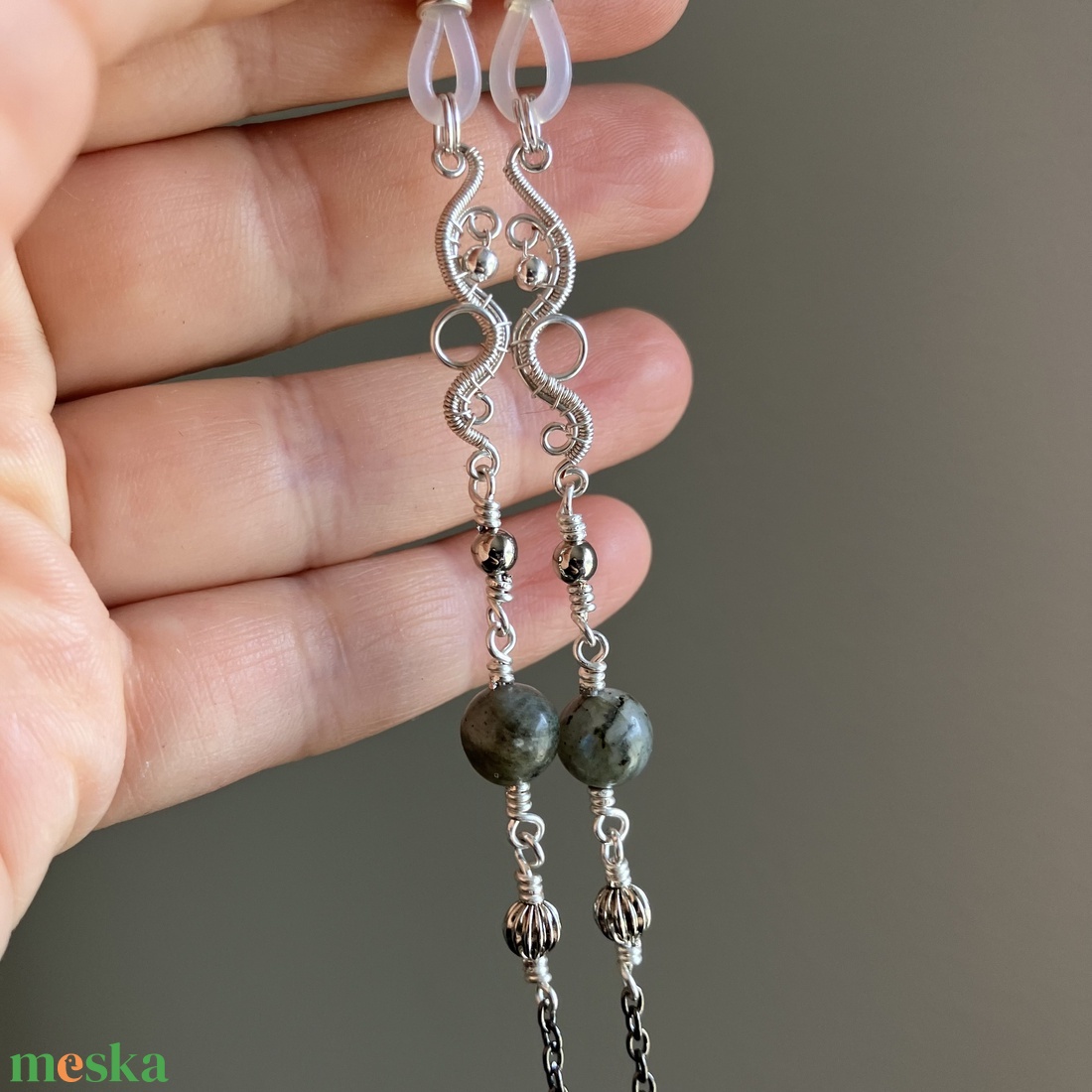 Ezüst labradorit szemüveglánc - ékszer - szemüveglánc - Meska.hu