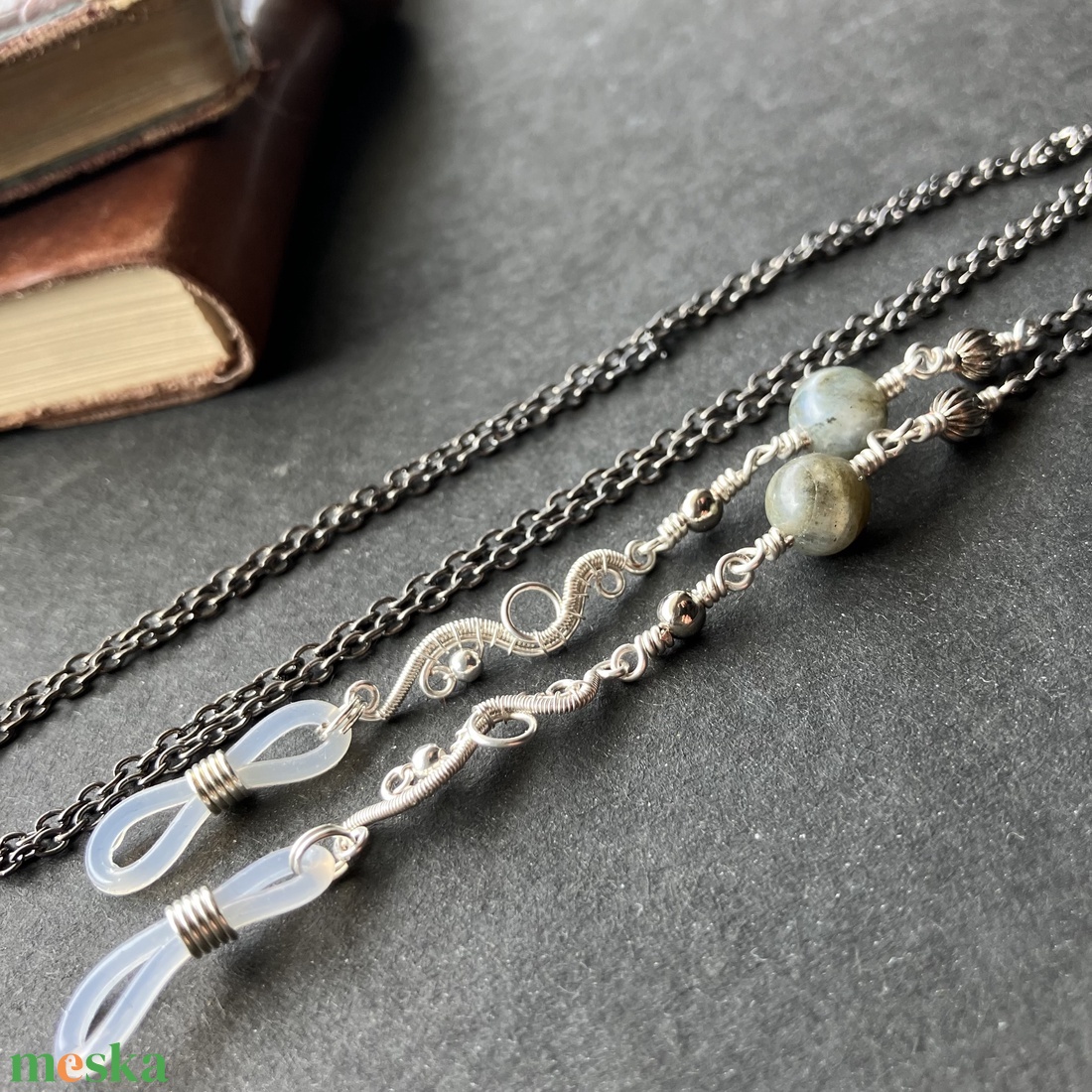Ezüst labradorit szemüveglánc - ékszer - szemüveglánc - Meska.hu