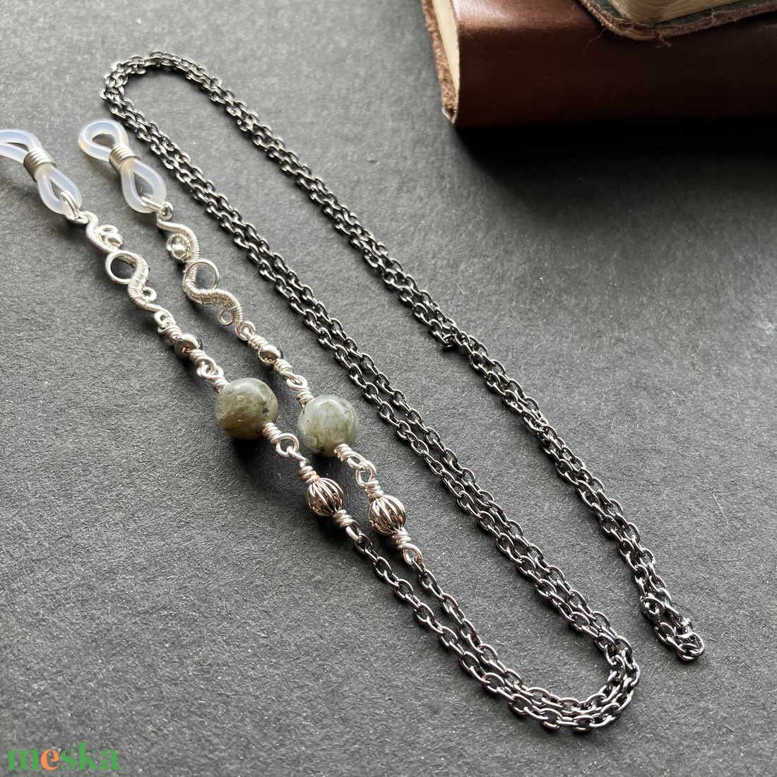 Ezüst labradorit szemüveglánc - ékszer - szemüveglánc - Meska.hu