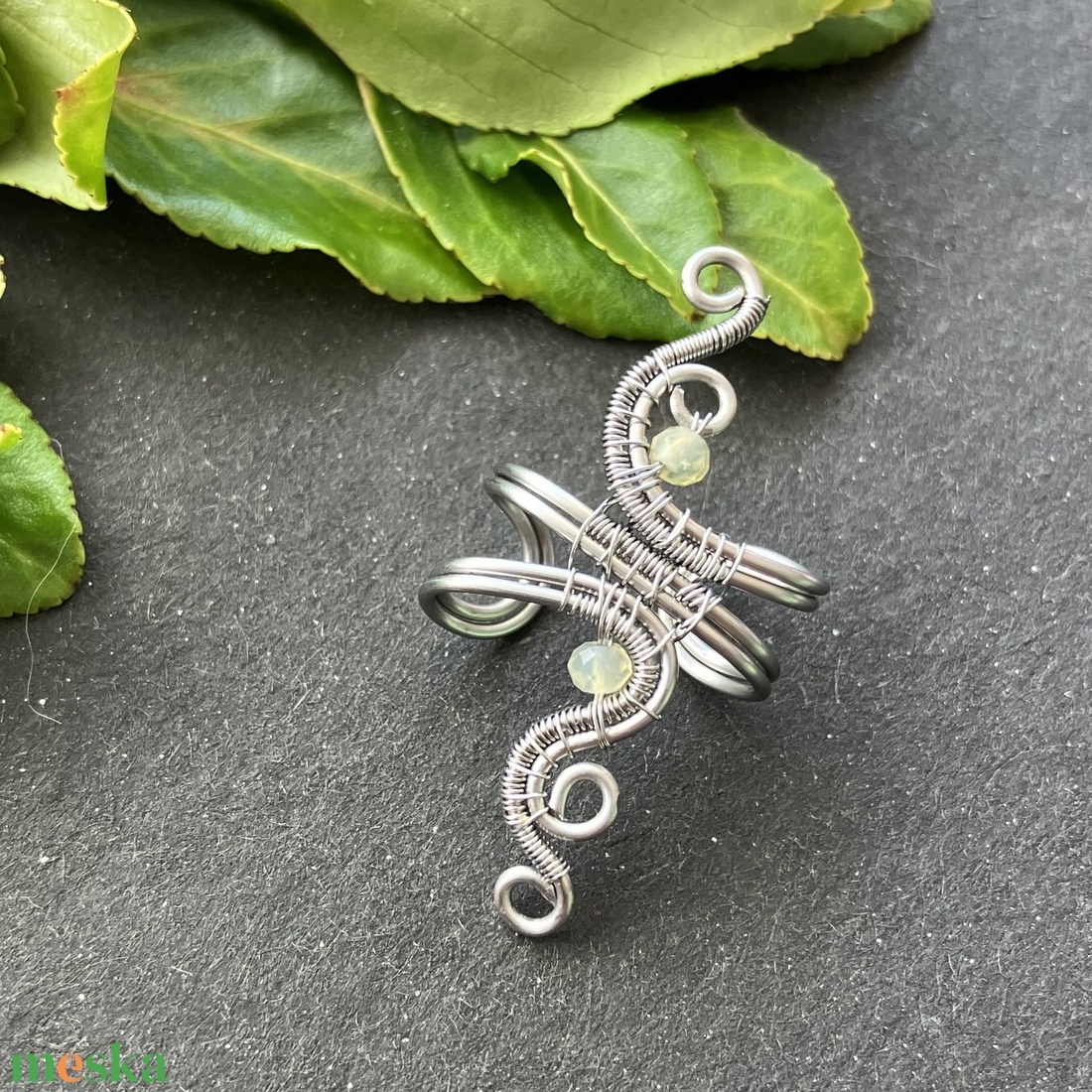 Nemesacél fülgyűrű sárga opál fülgyűrűvel - ékszer - fülbevaló - fülgyűrű - Meska.hu