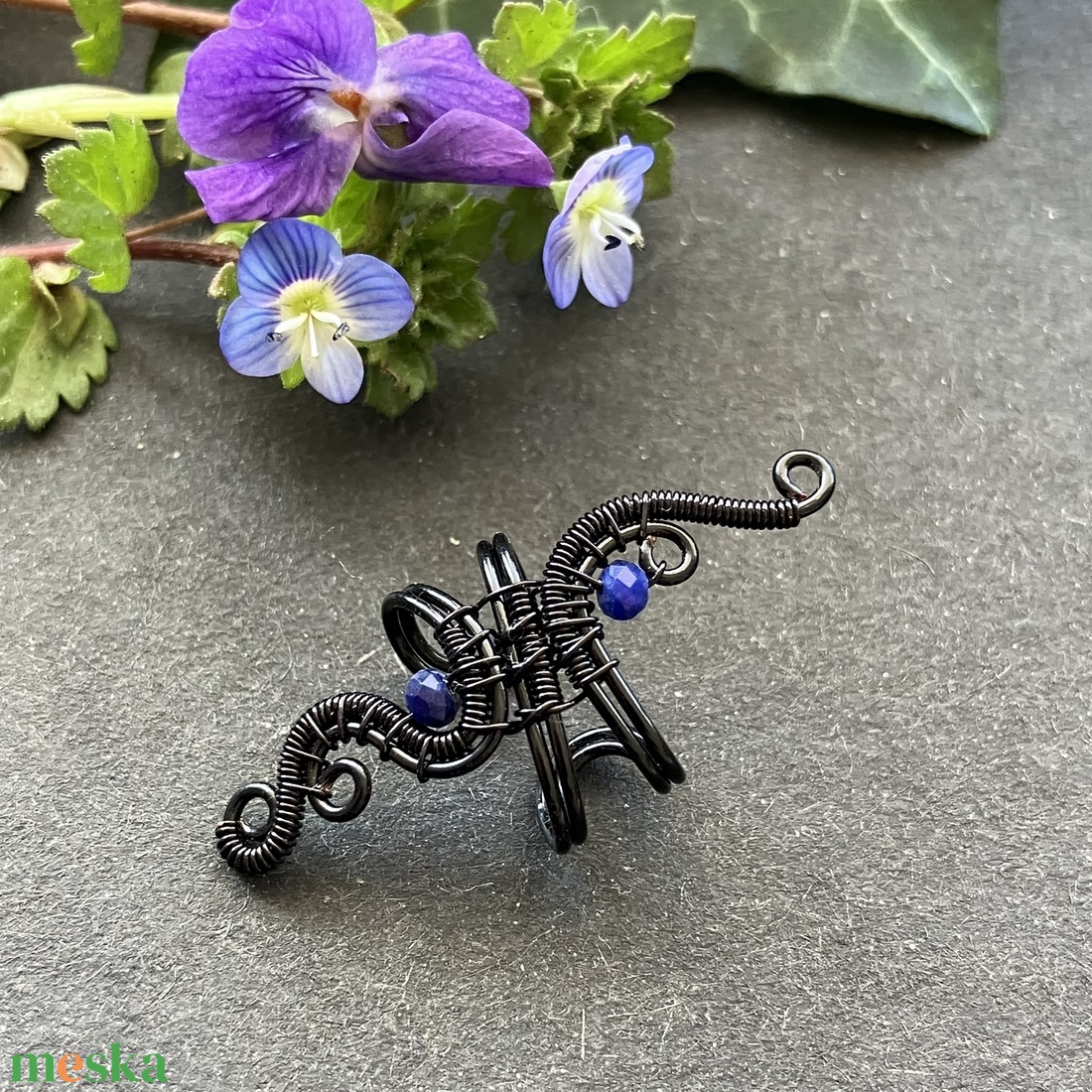 Fekete és szodalit fülgyűrű - ékszer - fülbevaló - fülgyűrű - Meska.hu