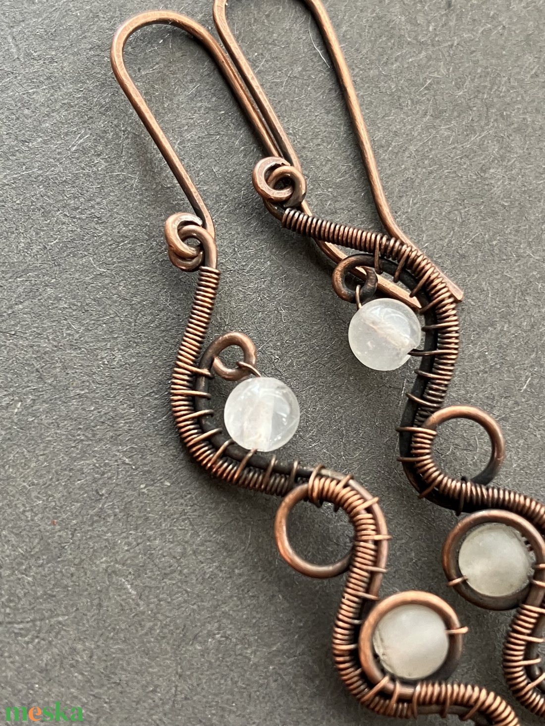 Réz és rózsakvarc fülbevaló - ékszer - fülbevaló - lógó fülbevaló - Meska.hu