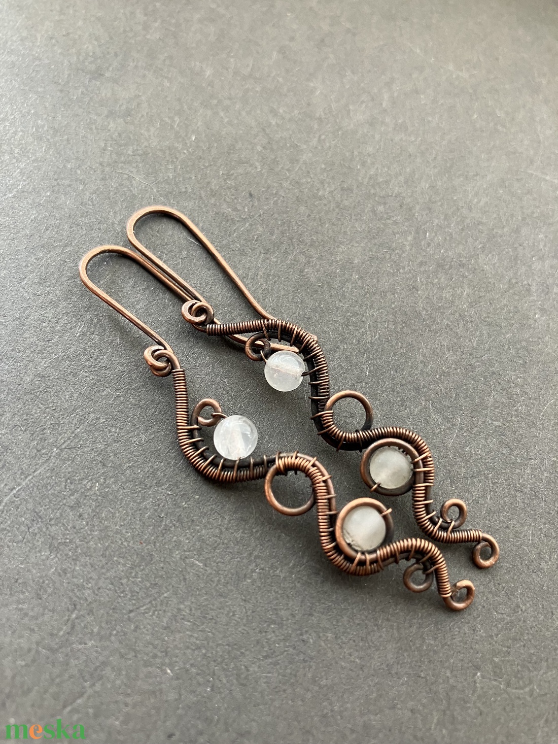 Réz és rózsakvarc fülbevaló - ékszer - fülbevaló - lógó fülbevaló - Meska.hu