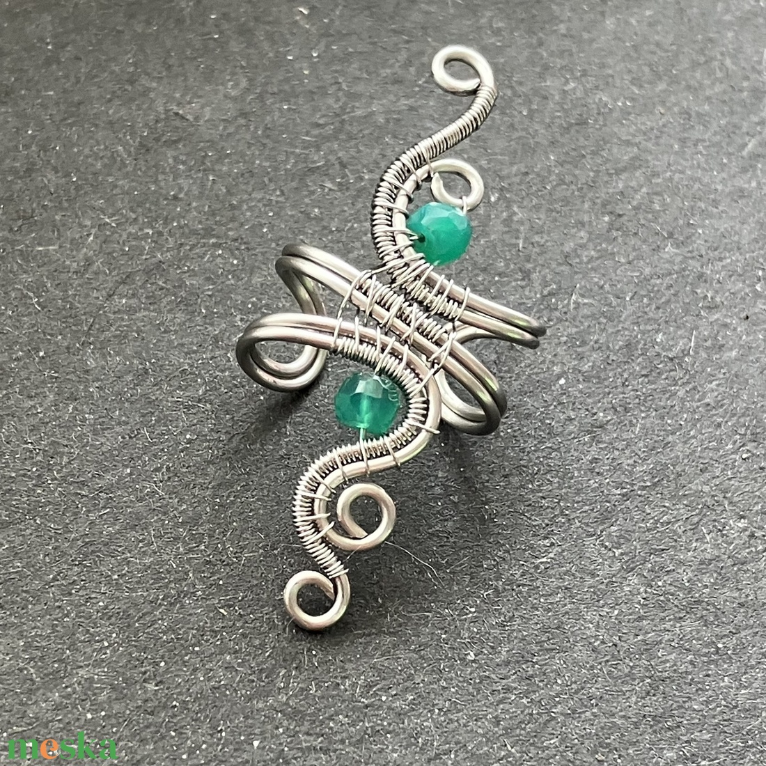 Nemesacél és zöld ónix fülgyűrű - ékszer - fülbevaló - fülgyűrű - Meska.hu