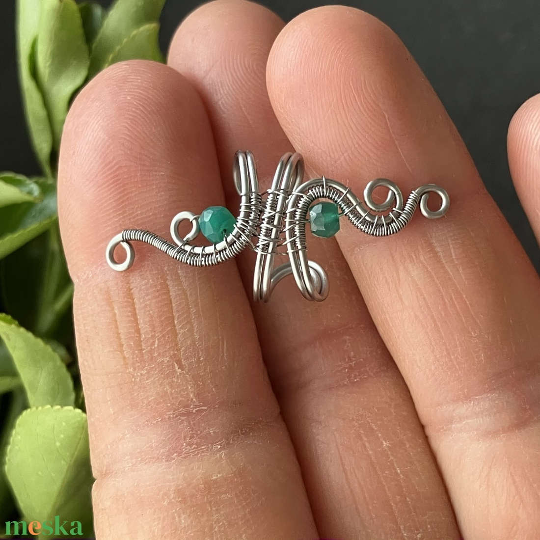 Nemesacél és zöld ónix fülgyűrű - ékszer - fülbevaló - fülgyűrű - Meska.hu