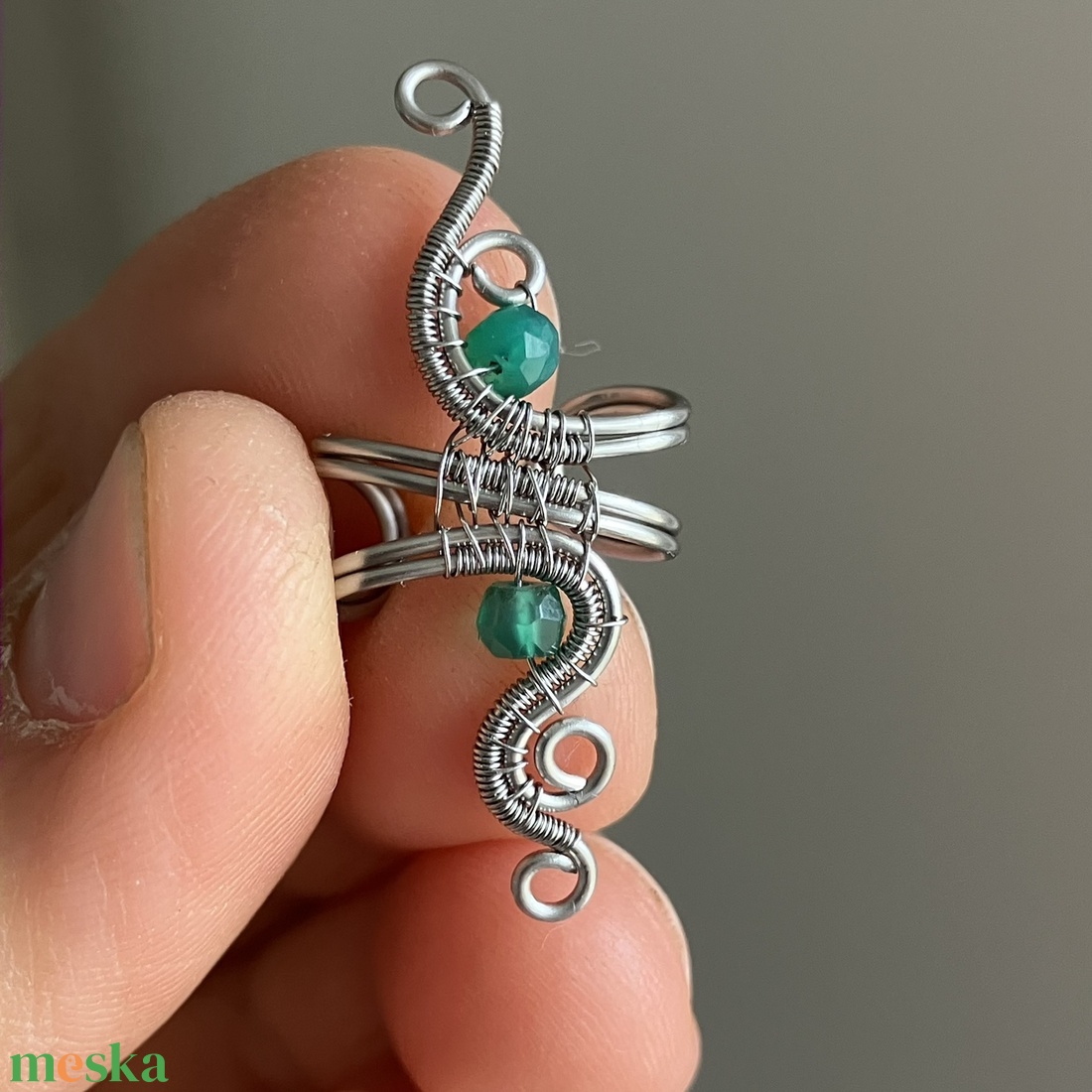 Nemesacél és zöld ónix fülgyűrű - ékszer - fülbevaló - fülgyűrű - Meska.hu