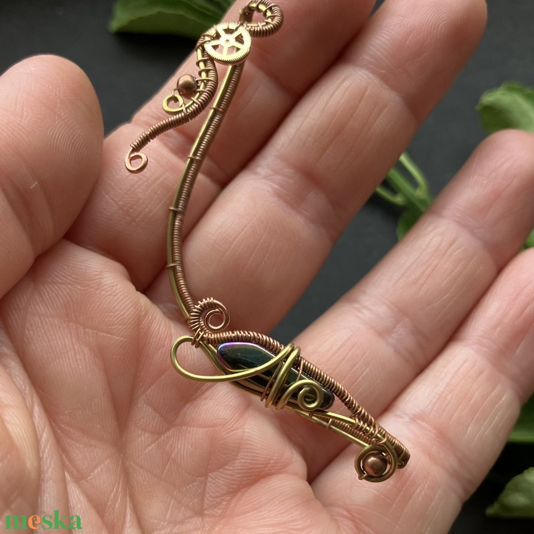 Sárgaréz és vörösréz fülékszer metálzöld gyönggyel - ékszer - fülbevaló - fülékszer - Meska.hu