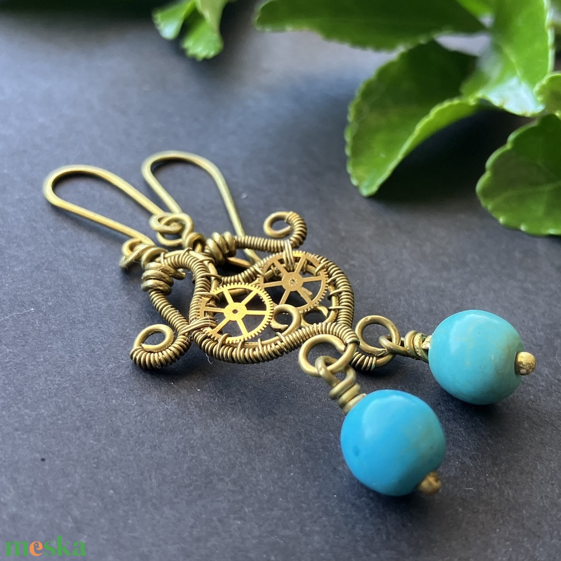 Uránusz Hercegnő - sárgaréz türkiz fülbevaló - ékszer - fülbevaló - lógó fülbevaló - Meska.hu