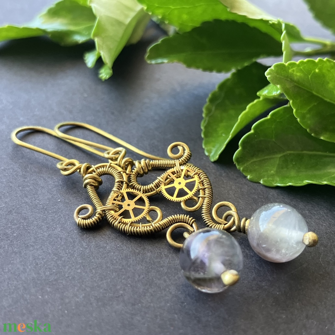 Juno Hercegnő - sárgaréz ametiszt fülbevaló - ékszer - fülbevaló - lógó fülbevaló - Meska.hu