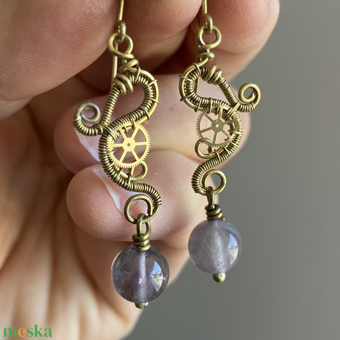 Juno Hercegnő - sárgaréz ametiszt fülbevaló - ékszer - fülbevaló - lógó fülbevaló - Meska.hu