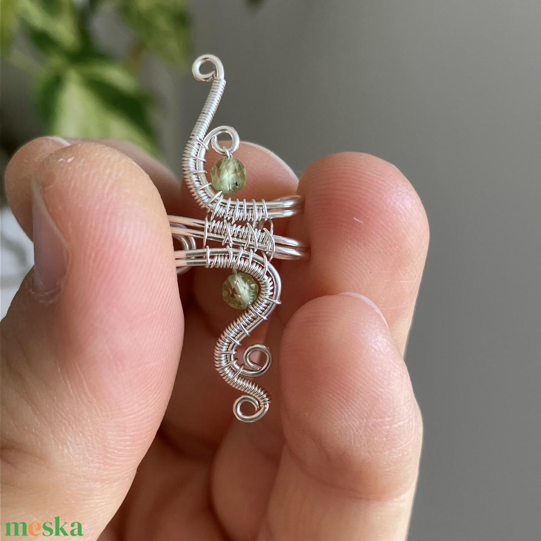 Ezüst és peridot fülgyűrű - ékszer - fülbevaló - fülgyűrű - Meska.hu