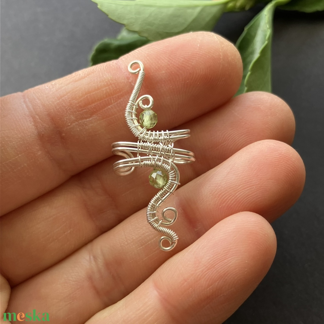Ezüst és peridot fülgyűrű - ékszer - fülbevaló - fülgyűrű - Meska.hu
