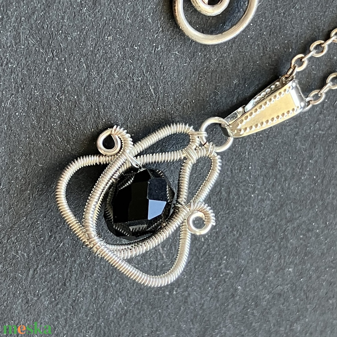 Ezüst és fekete nyaklánc - ékszer - nyaklánc - medálos nyaklánc - Meska.hu