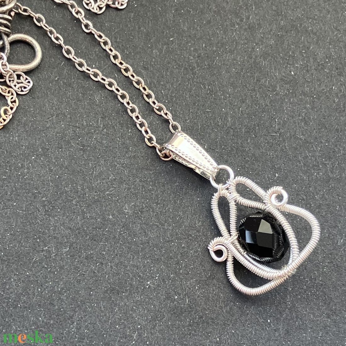 Ezüst és fekete nyaklánc - ékszer - nyaklánc - medálos nyaklánc - Meska.hu