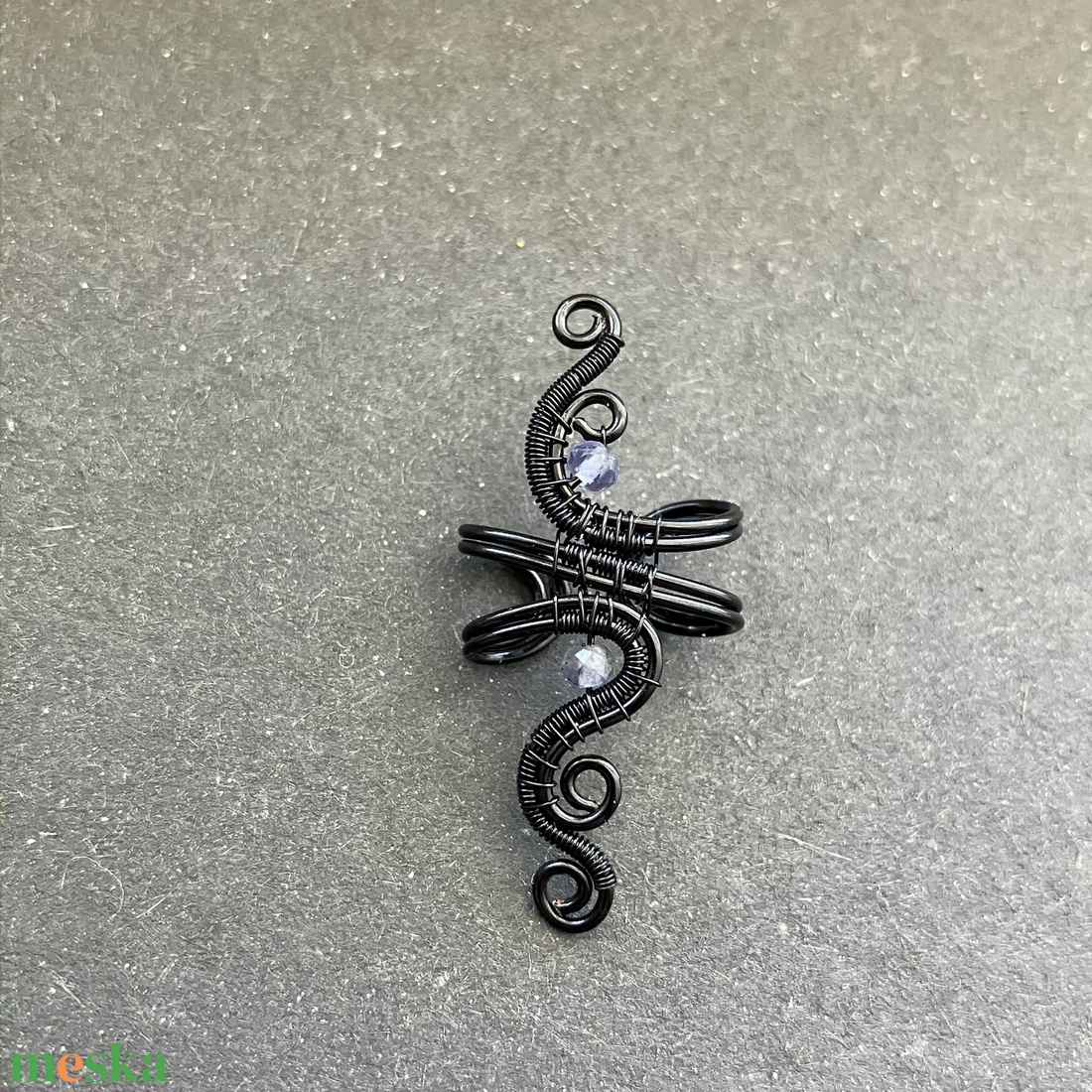 Fekete és iolit fülgyűrű - ékszer - fülbevaló - fülgyűrű - Meska.hu