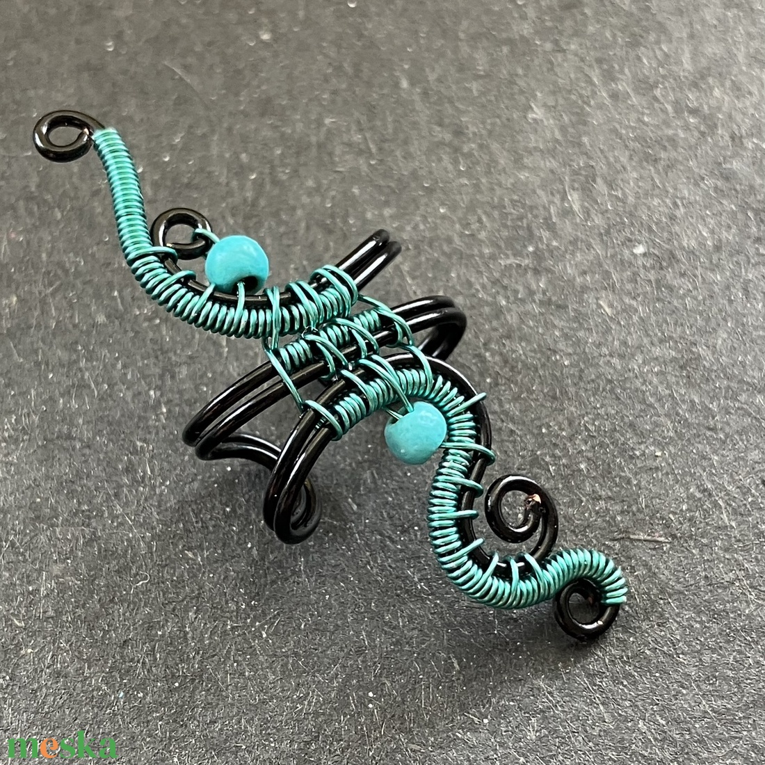 Fekete és türkiz fülgyűrű - ékszer - fülbevaló - fülgyűrű - Meska.hu