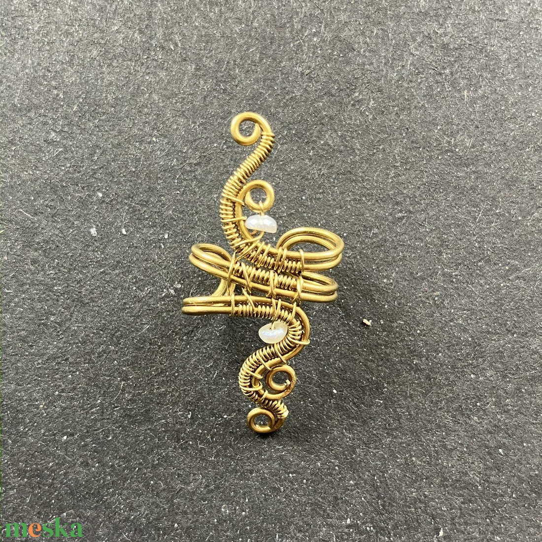 Sárgaréz és gyöngy fülgyűrű - ékszer - fülbevaló - fülgyűrű - Meska.hu