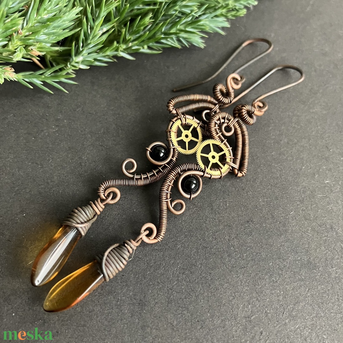 Vörösréz narancs és fekete steampunk fülbevaló - ékszer - fülbevaló - lógó fülbevaló - Meska.hu
