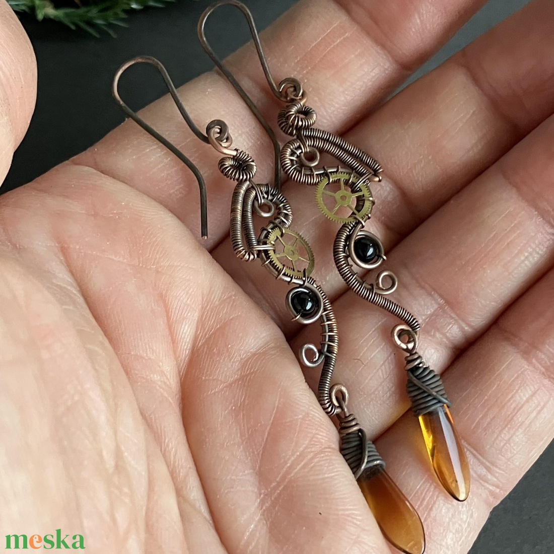 Vörösréz narancs és fekete steampunk fülbevaló - ékszer - fülbevaló - lógó fülbevaló - Meska.hu