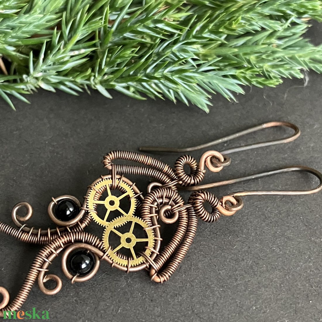Vörösréz narancs és fekete steampunk fülbevaló - ékszer - fülbevaló - lógó fülbevaló - Meska.hu
