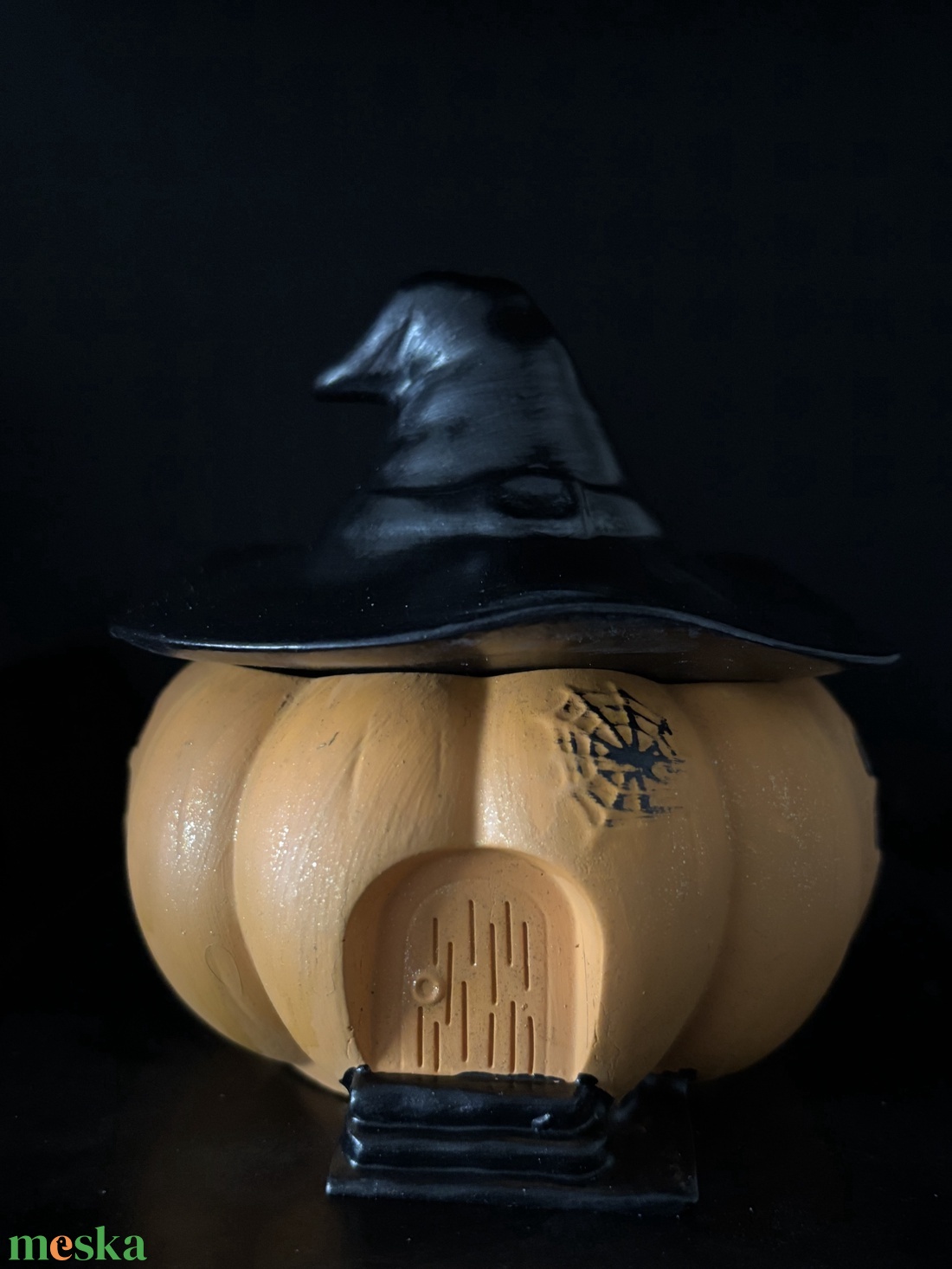 Boszorkánykalapos tökházikó  kézzel festett kerámia dekoráció - otthon & életmód - dekoráció - halloween - halloweeni dekoráció - Meska.hu