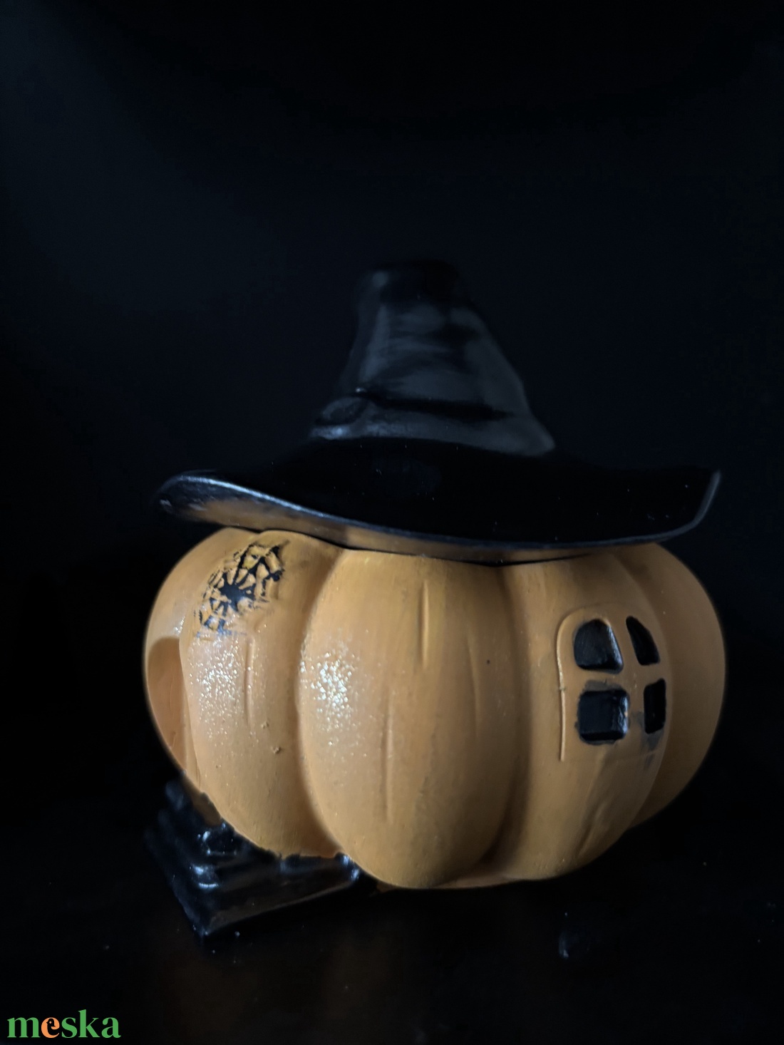 Boszorkánykalapos tökházikó  kézzel festett kerámia dekoráció - otthon & életmód - dekoráció - halloween - halloweeni dekoráció - Meska.hu