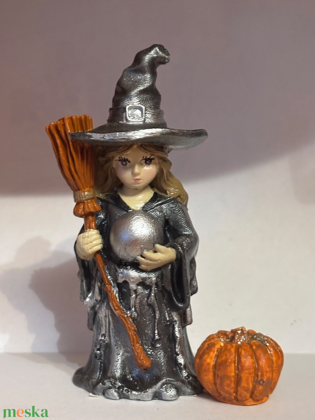 Halloween Boszorkány figura tökkel 10 cm  - otthon & életmód - dekoráció - halloween - halloweeni dekoráció - Meska.hu