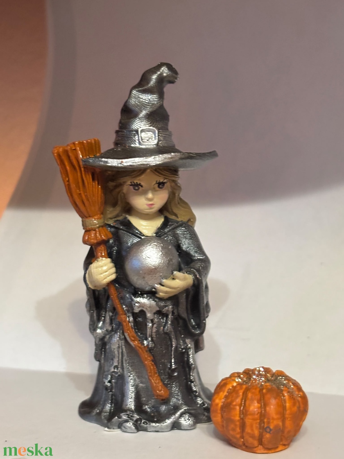 Halloween Boszorkány figura tökkel 10 cm  - otthon & életmód - dekoráció - halloween - halloweeni dekoráció - Meska.hu