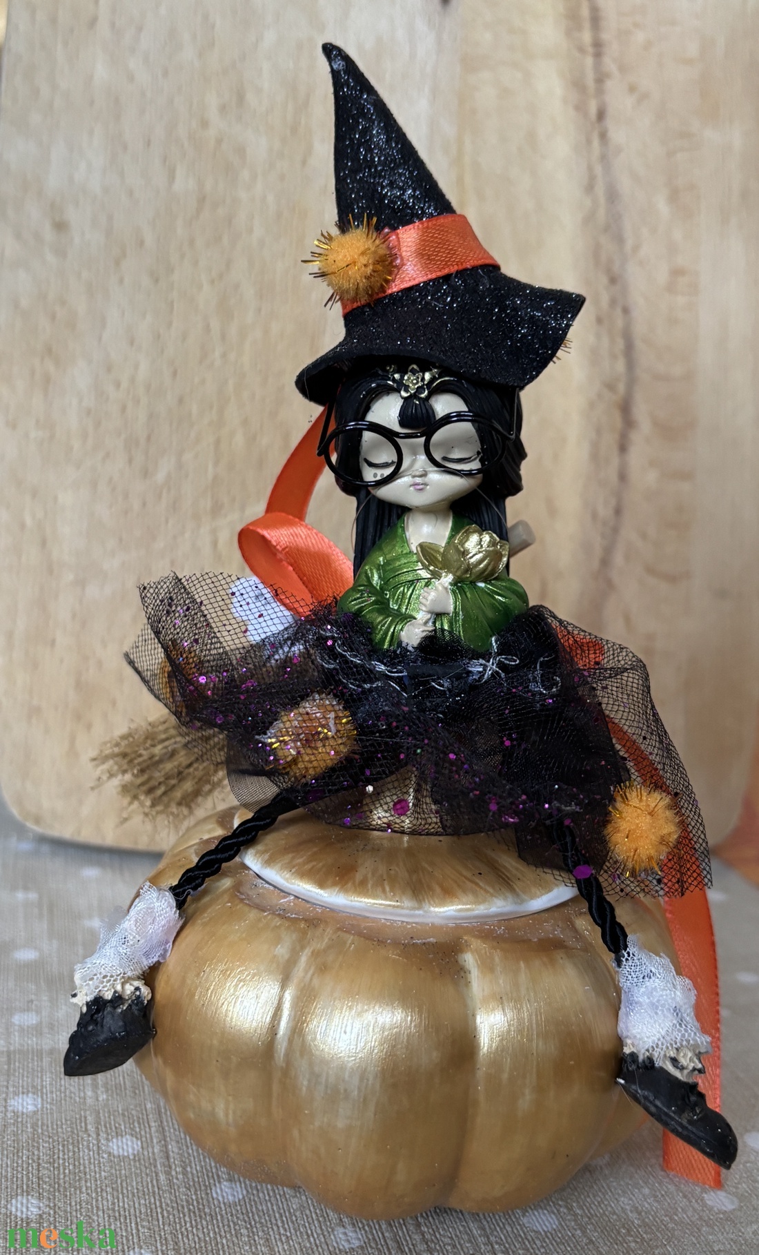 Boszi baba tökön csücsül - otthon & életmód - dekoráció - halloween - halloweeni asztaldísz - Meska.hu