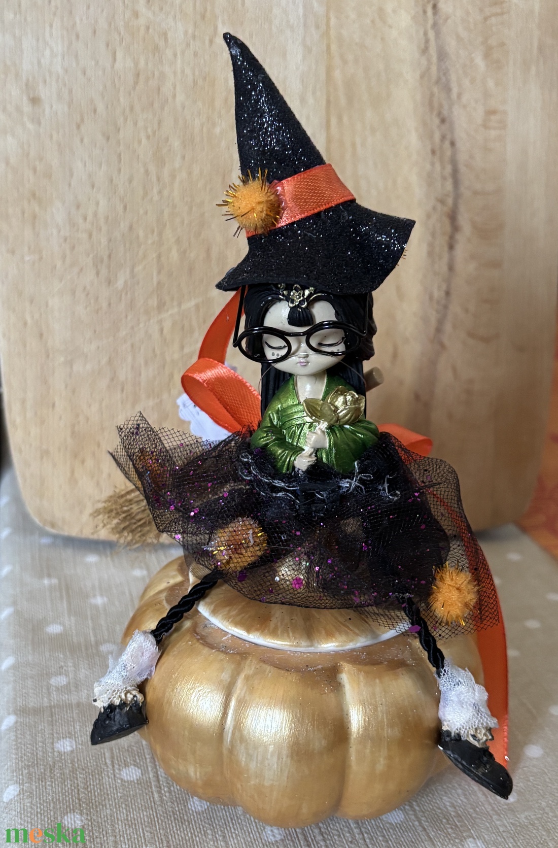 Boszi baba tökön csücsül - otthon & életmód - dekoráció - halloween - halloweeni asztaldísz - Meska.hu