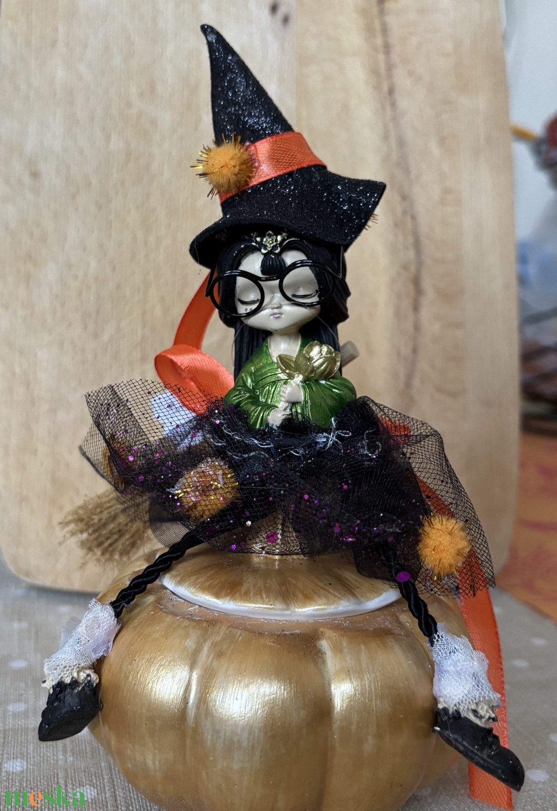 Boszi baba tökön csücsül - otthon & életmód - dekoráció - halloween - halloweeni asztaldísz - Meska.hu