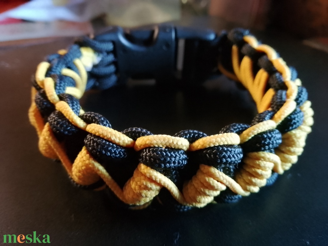 Black and Gold � Kontrasztos taktikai karkötő - ékszer - karkötő - fonott karkötő - Meska.hu