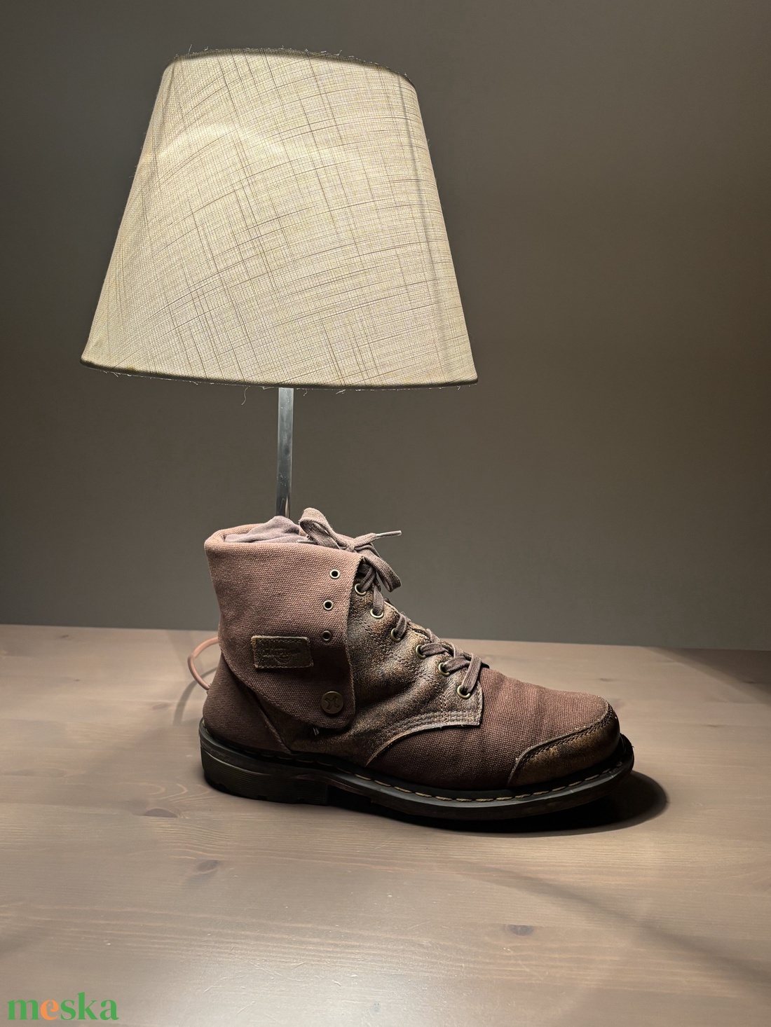 Egyedi Dr Martens bakancs lámpa, asztali lámpa - otthon & életmód - lámpa - asztali lámpa - Meska.hu