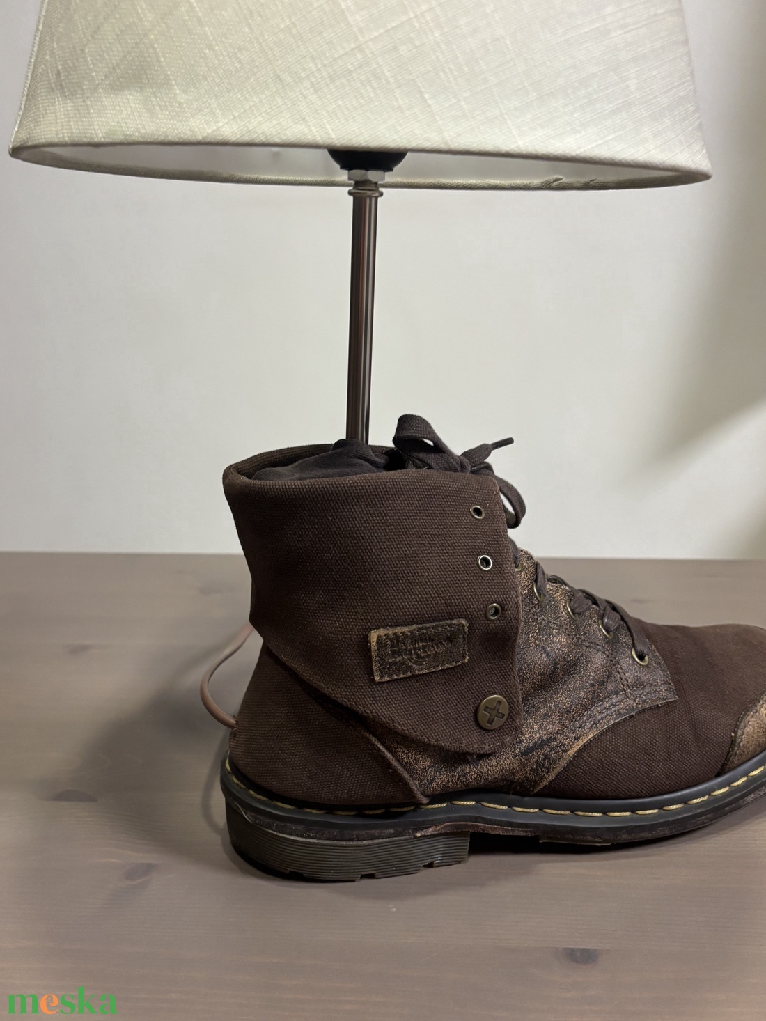 Egyedi Dr Martens bakancs lámpa, asztali lámpa - otthon & életmód - lámpa - asztali lámpa - Meska.hu