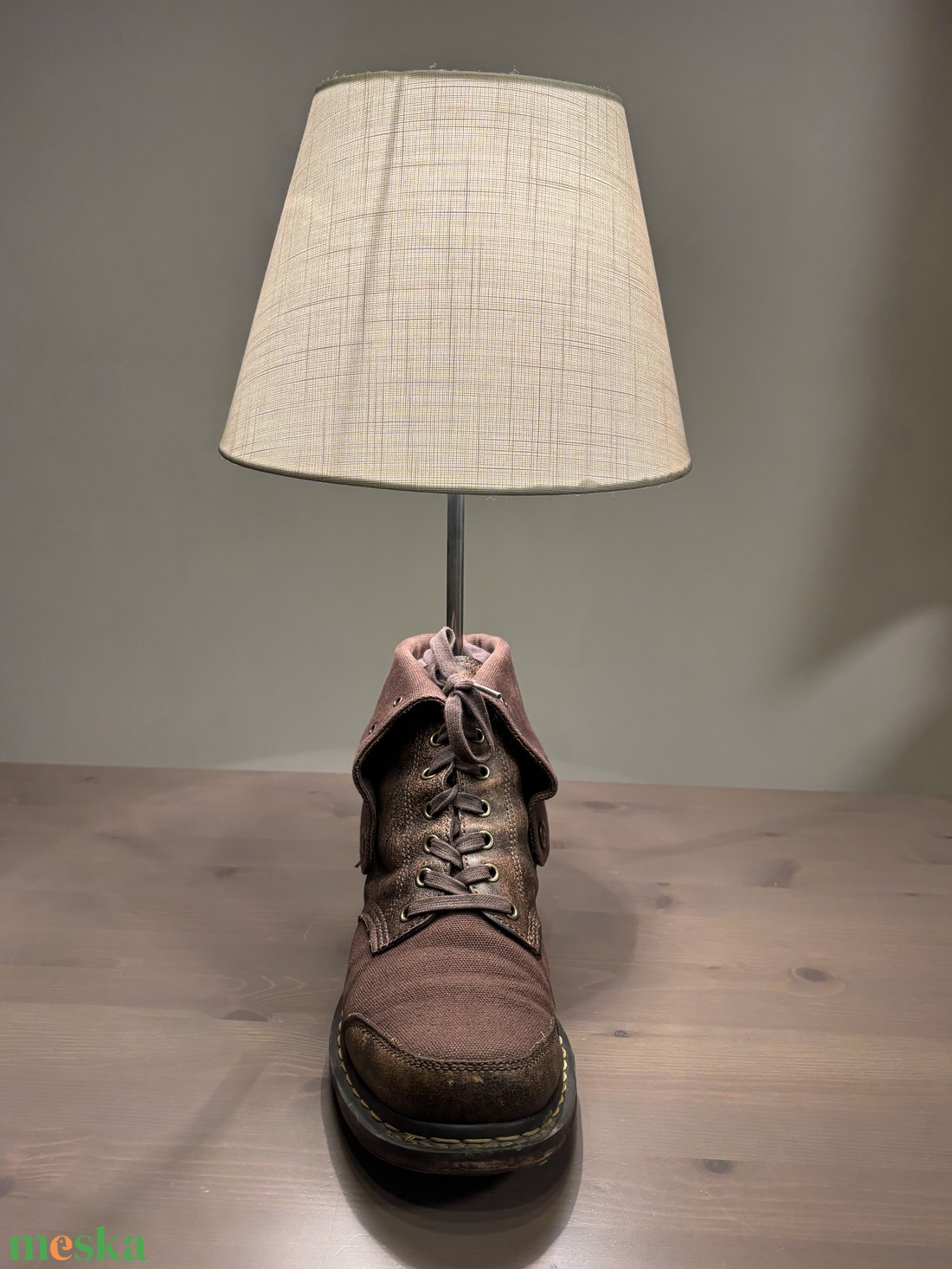 Egyedi Dr Martens bakancs lámpa, asztali lámpa - otthon & életmód - lámpa - asztali lámpa - Meska.hu