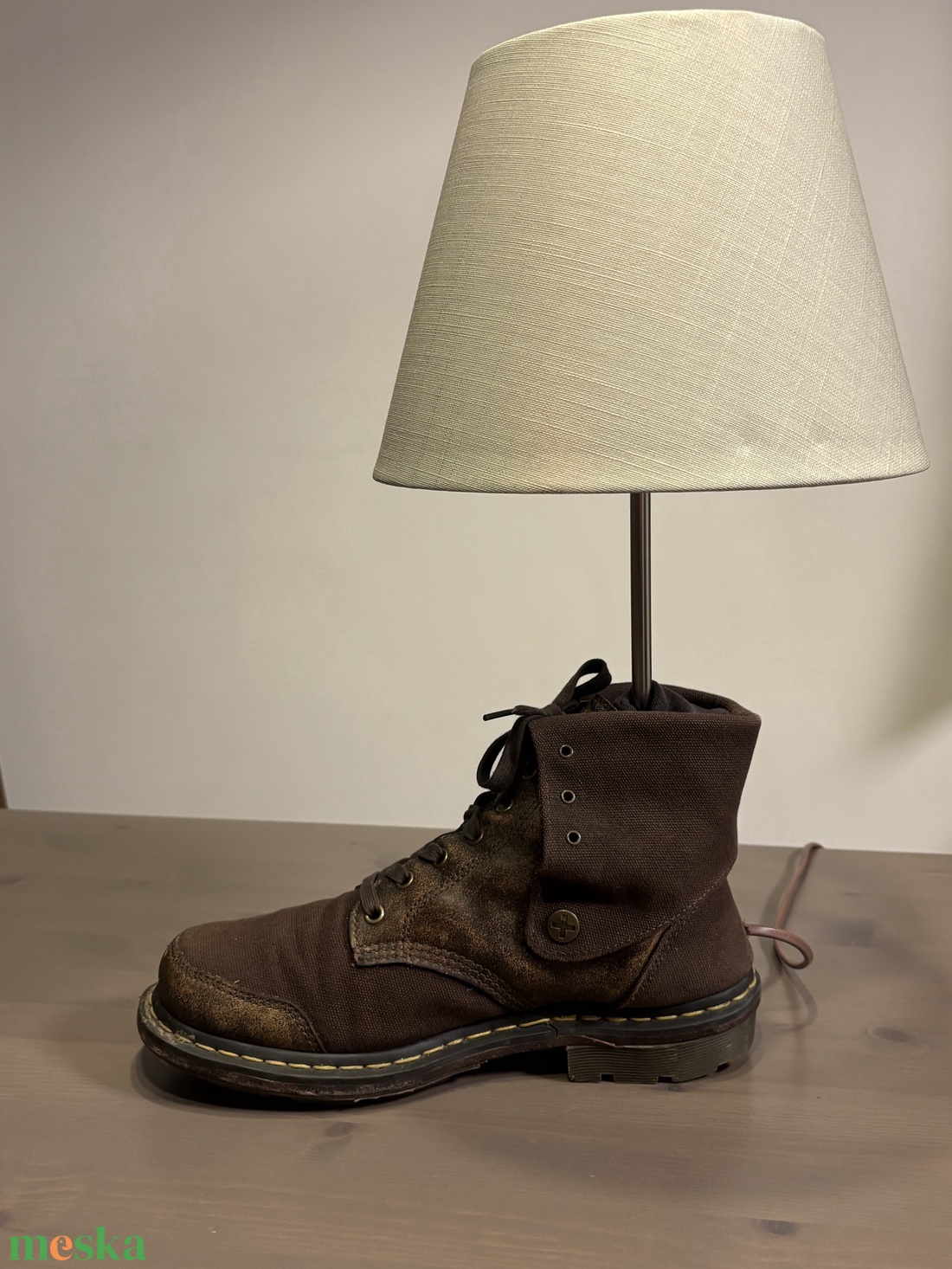 Egyedi Dr Martens bakancs lámpa, asztali lámpa - otthon & életmód - lámpa - asztali lámpa - Meska.hu