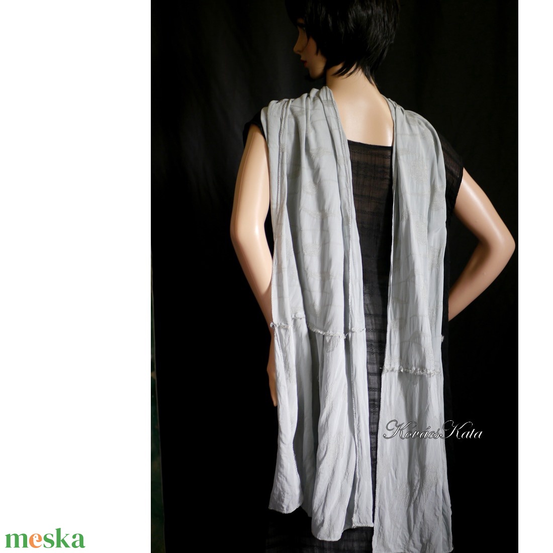 ZSORZSETT STÓLA - jacquard mintás selyem-stóla / palaszürke - ruha & divat - sál, sapka, kendő - stóla - Meska.hu ZSORZSETT STÓLA - jacquard mintás selyem-stóla / palaszürke - ruha & divat - sál, sapka, kendő - stóla - Meska.hu
