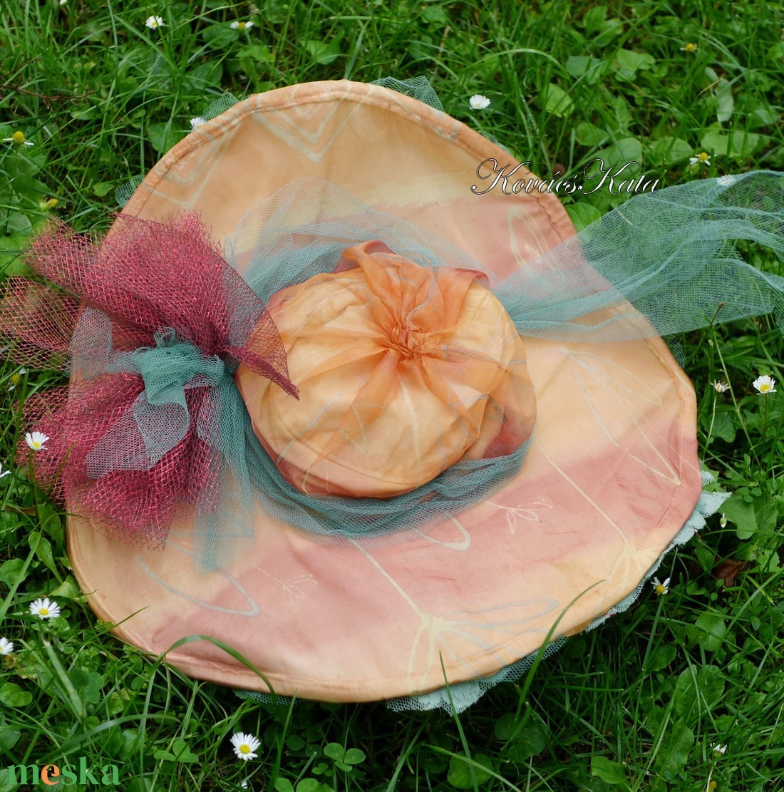 SZÍNES ORGANZA KALAP - exkluzív fejfedő különleges alkalmakra - ruha & divat - sál, sapka, kendő - kalap - Meska.hu SZÍNES ORGANZA KALAP - exkluzív fejfedő különleges alkalmakra - ruha & divat - sál, sapka, kendő - kalap - Meska.hu