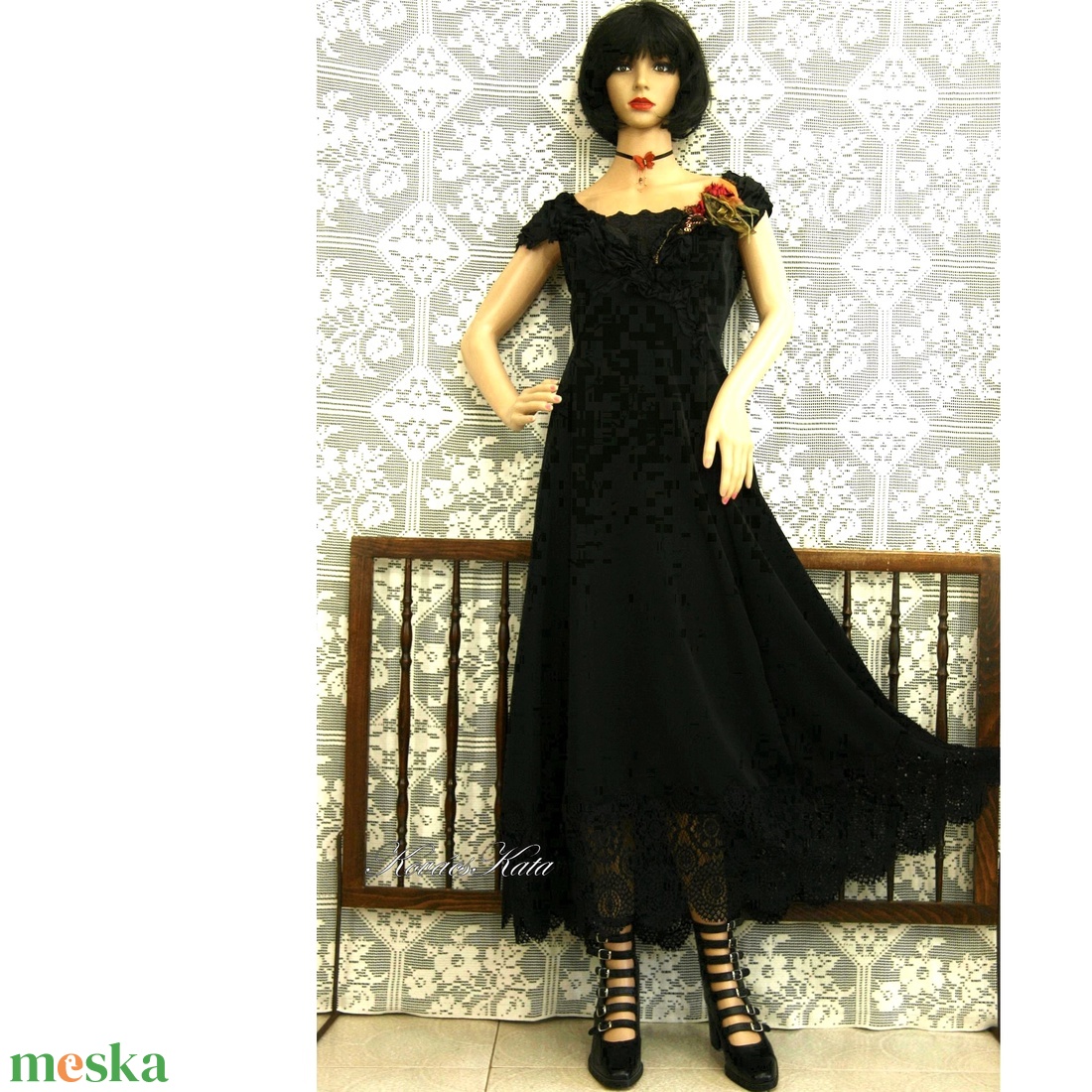 DANILA - goth design csipkés nehéz-selyem ruha - ruha & divat - női ruha - alkalmi ruha & estélyi ruha - Meska.hu DANILA - goth design csipkés nehéz-selyem ruha - ruha & divat - női ruha - alkalmi ruha & estélyi ruha - Meska.hu