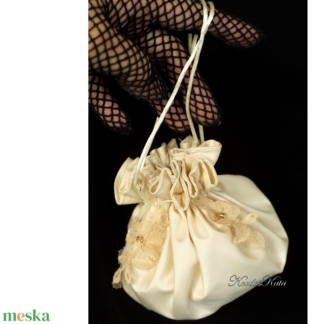 SILK TAFFETA TATYÓ - exkluzív batyú, esküvői hernyóselyem taft csuklótáska - esküvő - kiegészítők - táska - Meska.hu SILK TAFFETA TATYÓ - exkluzív batyú, esküvői hernyóselyem taft csuklótáska - esküvő - kiegészítők - táska - Meska.hu