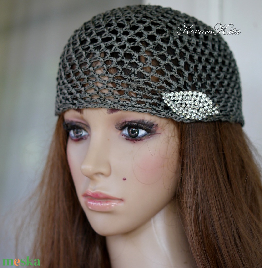 MÁTRA-SAPI - horgolt selyem flapper sapka / szürke - ruha & divat - sál, sapka, kendő - sapka - Meska.hu MÁTRA-SAPI - horgolt selyem flapper sapka / szürke - ruha & divat - sál, sapka, kendő - sapka - Meska.hu