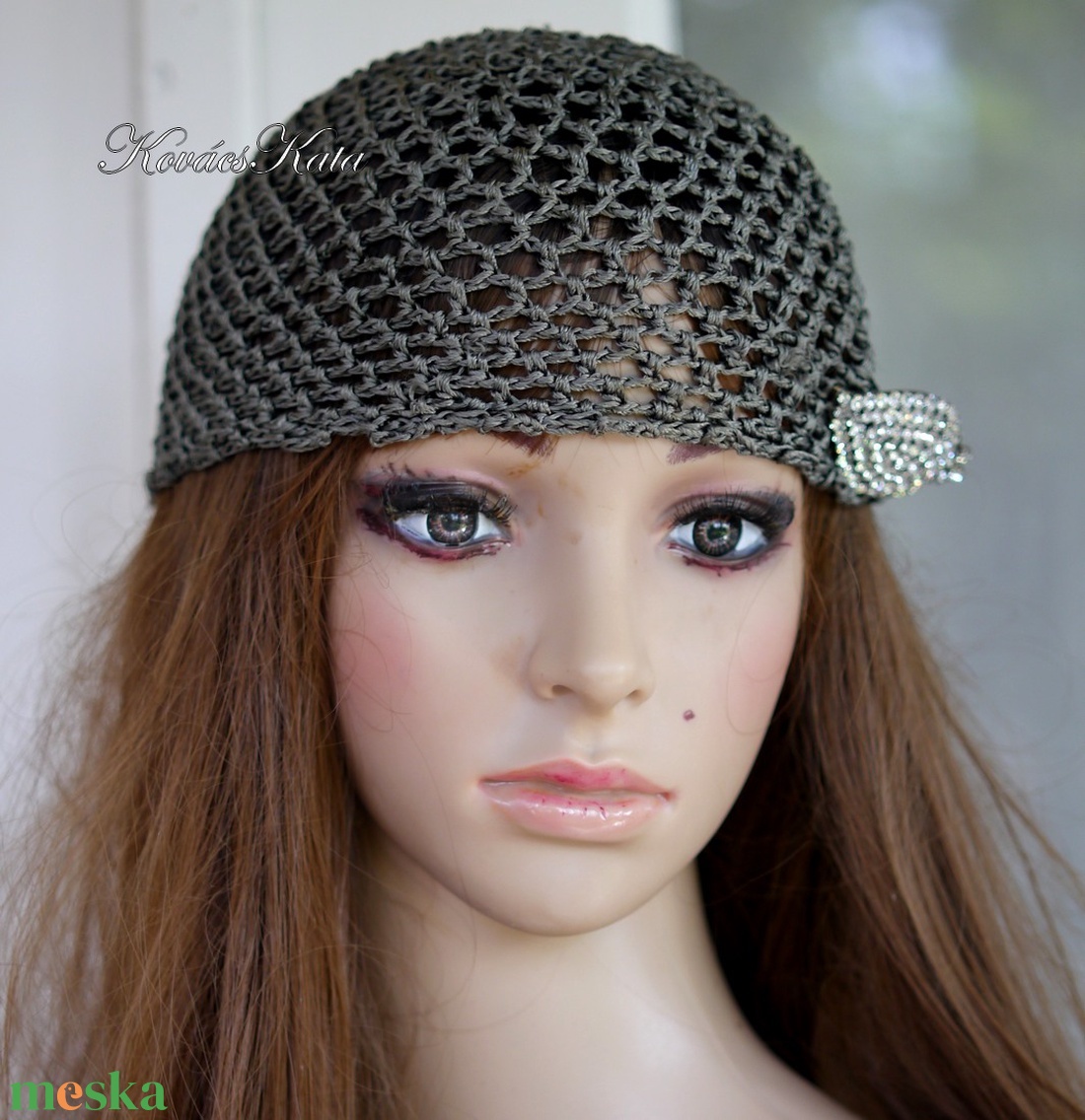 MÁTRA-SAPI - horgolt selyem flapper sapka / szürke - ruha & divat - sál, sapka, kendő - sapka - Meska.hu MÁTRA-SAPI - horgolt selyem flapper sapka / szürke - ruha & divat - sál, sapka, kendő - sapka - Meska.hu
