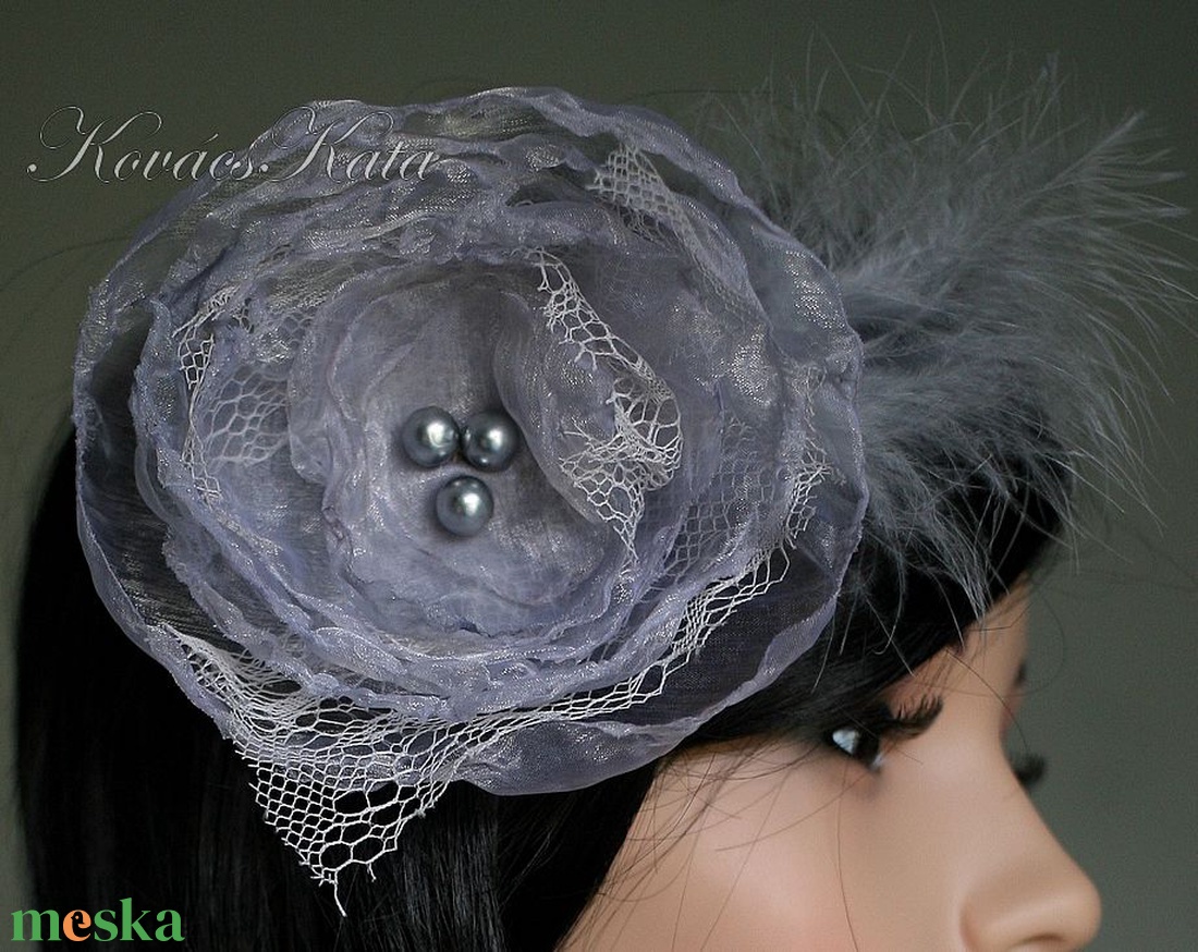 FASCINATOR / ezüstrózsa - PIN-UP organza kalapka, fejdísz - ruha & divat - hajdísz & hajcsat - hajdísz - Meska.hu FASCINATOR / ezüstrózsa - PIN-UP organza kalapka, fejdísz - ruha & divat - hajdísz & hajcsat - hajdísz - Meska.hu