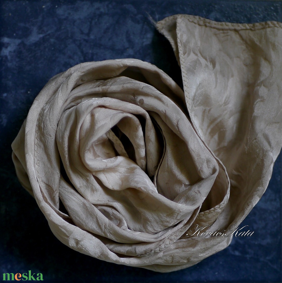 TULIPÁNOS SELYEMSÁL - exkluzív jacquard 100% hernyóselyem batikolt sál / mogyoró - ruha & divat - sál, sapka, kendő - sál - Meska.hu