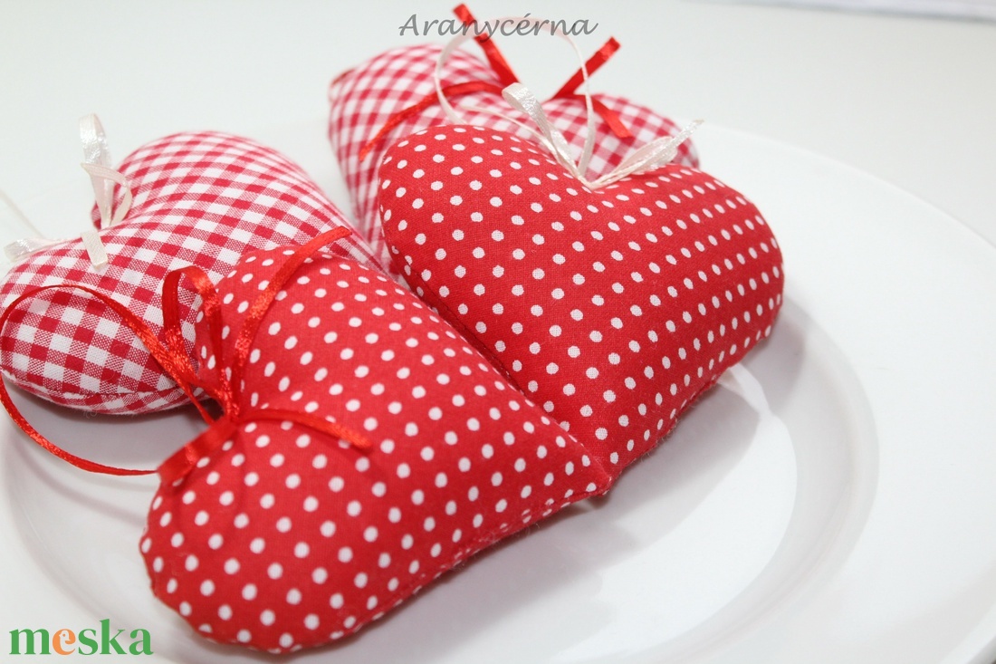 Piros textil szívek - otthon & életmód - dekoráció - ajtó- és ablak dekoráció - ajtódísz & kopogtató - Meska.hu