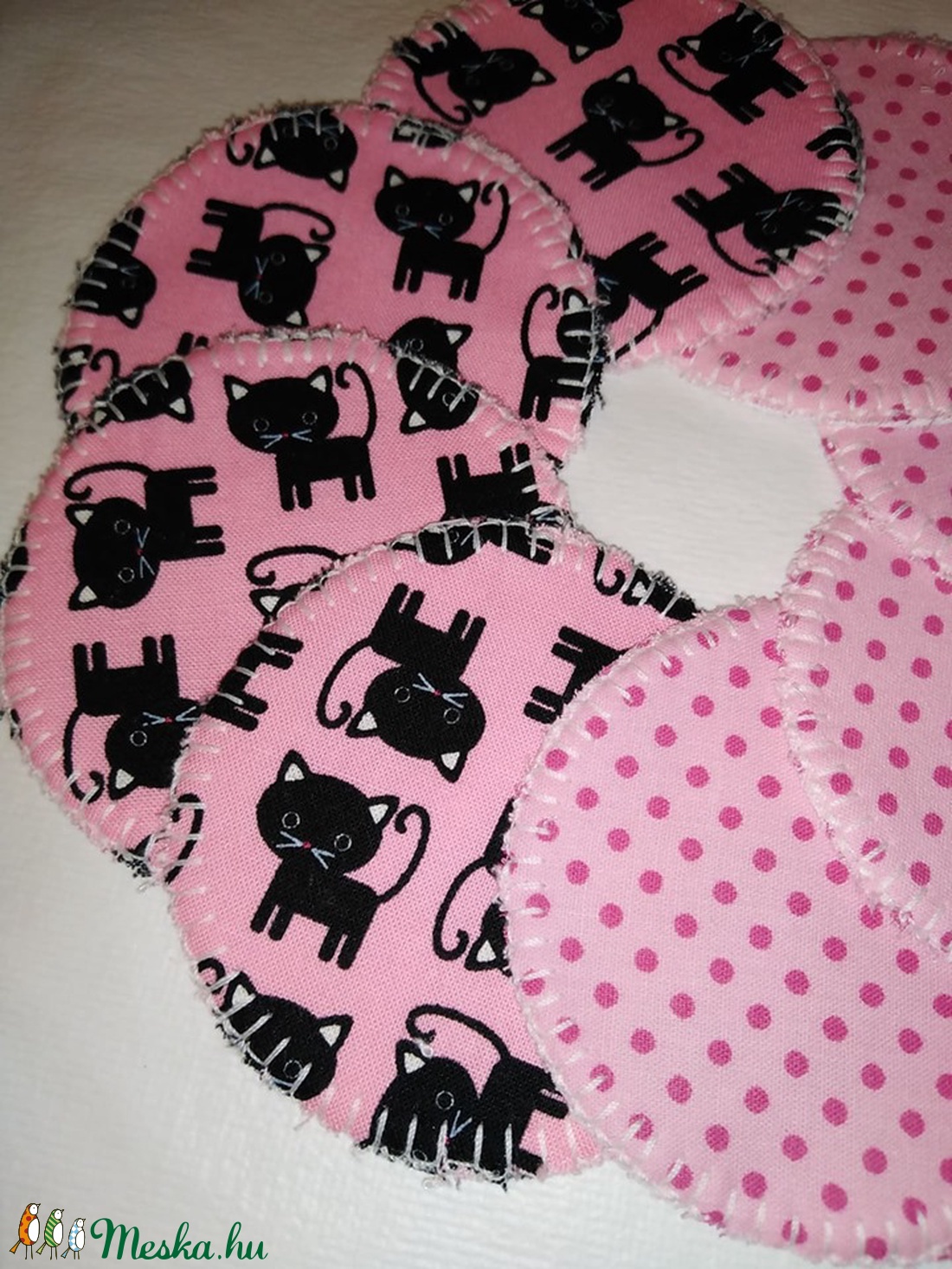 Fekete cicás-pink pöttyös arctisztító korong 8db+neszesszer - szépségápolás - arcápolás - arctisztító korong - Meska.hu Fekete cicás-pink pöttyös arctisztító korong 8db+neszesszer - szépségápolás - arcápolás - arctisztító korong - Meska.hu