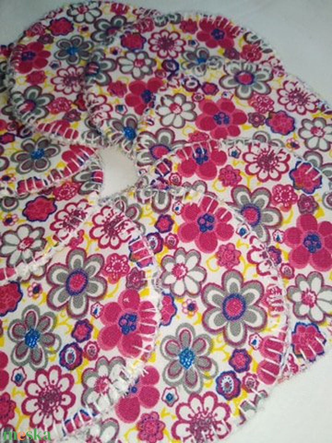 Pink virágos -pink pöttyös arctisztítókorongok 8db+neszesszer - szépségápolás - arcápolás - arctisztító korong - Meska.hu